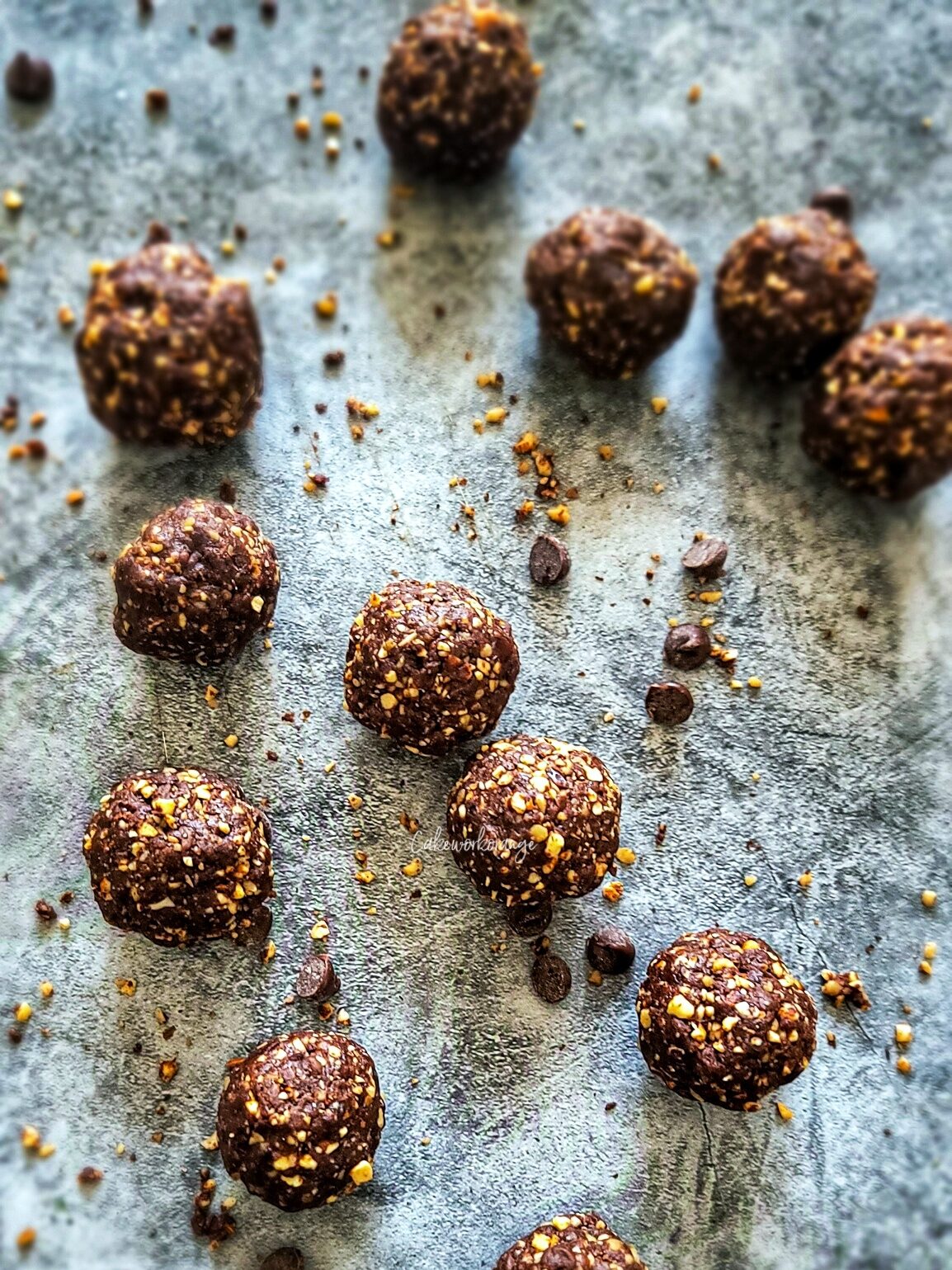 Energy Balls with Nuts, Dates, cocoa Powder and Dark Chocolate