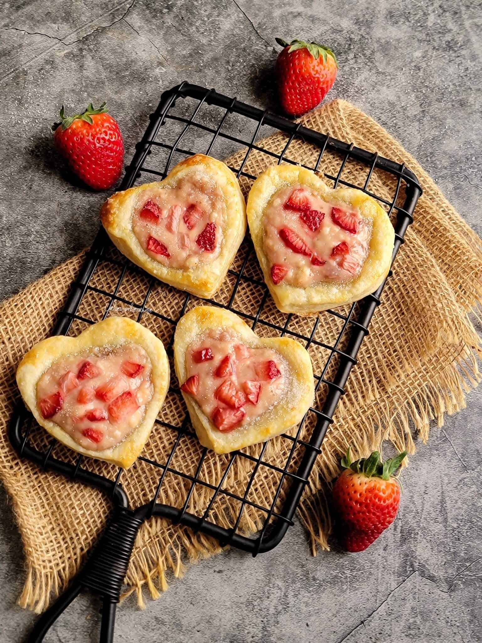 Easy Strawberry Jam Puff Pastry Hearts - Cakeworkorange
