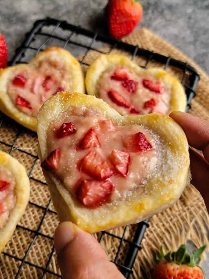 Easy Strawberry Jam Puff Pastry Hearts - Cakeworkorange